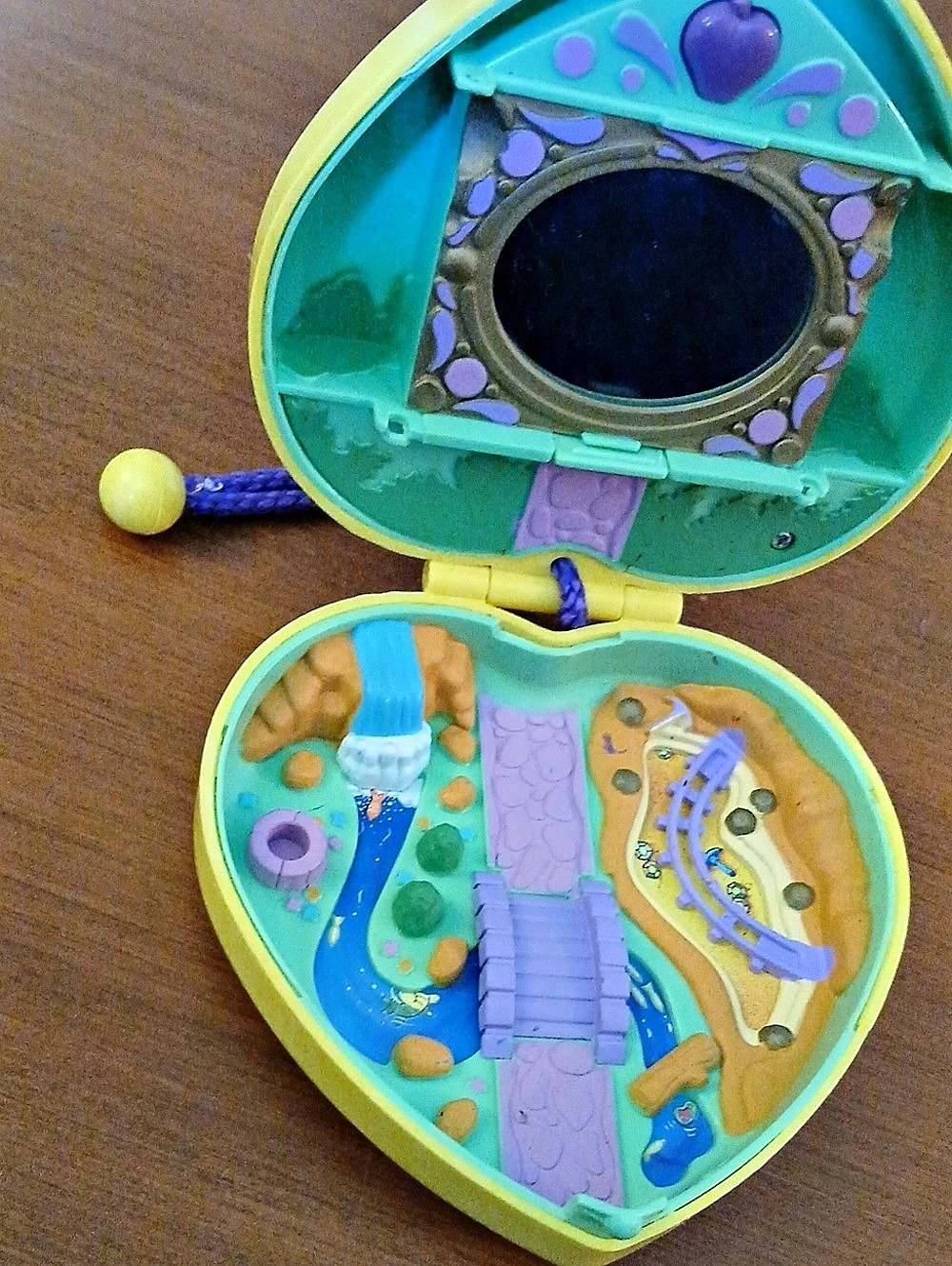 My Little Fairy Tales Snow White And The Seven Dwarfs Yellow Heart Polly Pocket
